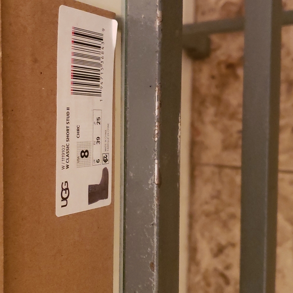 UGG Brand New Boots No box - Picture 2 of 4
